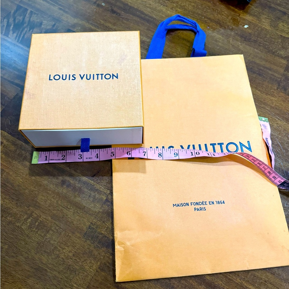 LV empty box with bag.